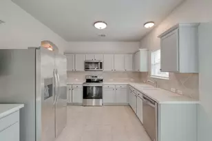 211 Hanstrom Dr, Hutto, TX 78634 - Photo 10