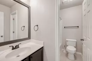 211 Hanstrom Dr, Hutto, TX 78634 - Photo 26