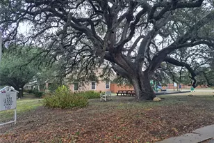 2205 Melissa Oaks Ln, Austin, TX 78744 - Photo 4