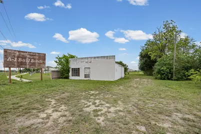 1812 Borchert Drive, Lockhart, TX 78644 - Photo 4