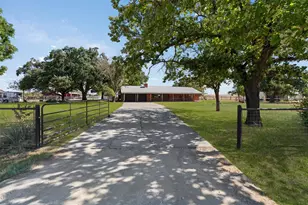 323 Co Rd 450, Thorndale, TX 76577 - Photo 2
