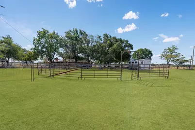 323 County Road 450, Thorndale, TX 76577 - Photo 18