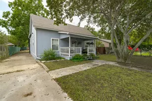 911 W 3rd St, Taylor, TX 76574 - Photo 2