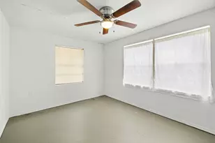 911 W 3rd St, Taylor, TX 76574 - Photo 28