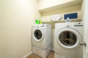 211 Reagor Dr, Taylor, TX 76574 - Photo 14