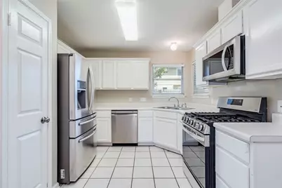 913 Jasmine Trail, Georgetown, TX 78626 - Photo 2