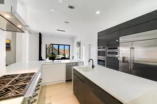 32 Wingreen Loop, The Hills, TX 78738 - Photo 8