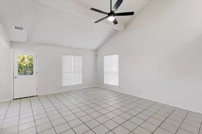 115 Crest Drive, San Marcos, TX 78666 - Photo 2