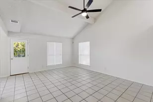 115 Crest Dr, San Marcos, TX 78666 - Photo 2