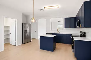 906 W South St, Leander, TX 78641 - Photo 6