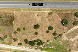 2063 N Magnolia Ave, Luling, TX 78648 - Photo 1