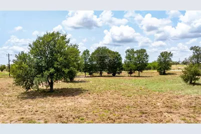 2063 N Magnolia Avenue, Luling, TX 78648 - Photo 12