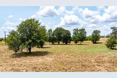 2063 N Magnolia Avenue, Luling, TX 78648 - Photo 12