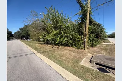 402 E Liberty Avenue, Round Rock, TX 78664 - Photo 1