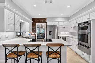 5 Leafdale Point, The Hills, TX 78738 - Photo 4