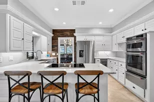 5 Leafdale Point, The Hills, TX 78738 - Photo 4