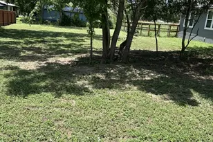 704 Hill St, Smithville, TX 78957 - Photo 1