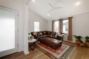 1907 E 14th St, Austin, TX 78702 - Photo 6