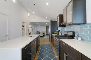 1907 E 14th St, Austin, TX 78702 - Photo 12