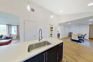 1907 E 14th St, Austin, TX 78702 - Photo 14