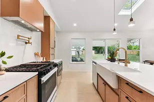 7503 Carriage Dr, Austin, TX 78752 - Photo 8