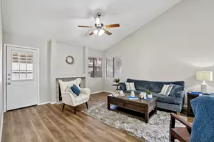 305 Hornbean Ln, Cibolo, TX 78108 - Photo 2