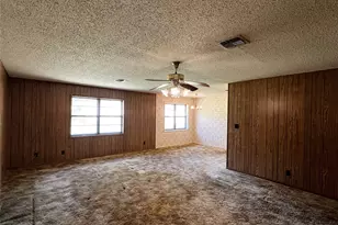 405 E Roitsch Ln, La Grange, TX 78945 - Photo 4
