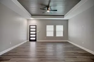 123 S Kanaio Dr, Bastrop, TX 78602 - Photo 4