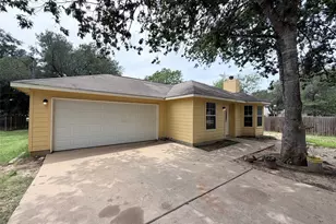142 Nuuanu Ln, Bastrop, TX 78602 - Photo 2