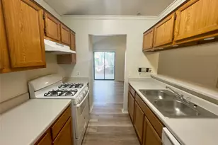 112 B Mockingbird Ln, Lockhart, TX 78644 - Photo 8