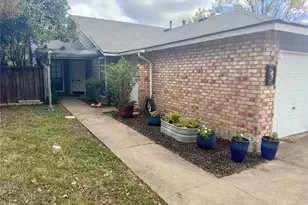 112 B Mockingbird Ln, Lockhart, TX 78644 - Photo 2