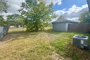 112 B Mockingbird Ln, Lockhart, TX 78644 - Photo 24