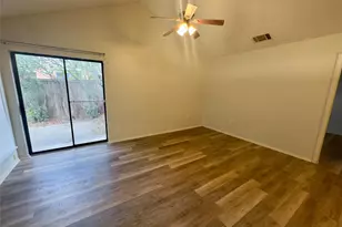 112 B Mockingbird Ln, Lockhart, TX 78644 - Photo 6