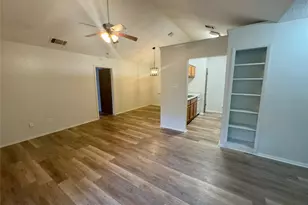 112 B Mockingbird Ln, Lockhart, TX 78644 - Photo 4