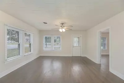419 N Doak Street, Taylor, TX 76574 - Photo 6