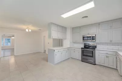 419 N Doak Street, Taylor, TX 76574 - Photo 12