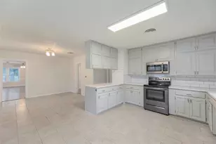 419 N Doak St, Taylor, TX 76574 - Photo 12