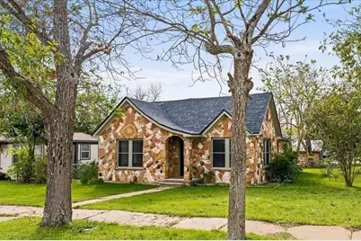 419 N Doak Street, Taylor, TX 76574 - Photo 1