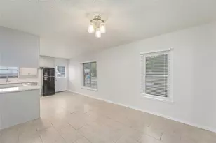 419 N Doak St, Taylor, TX 76574 - Photo 16
