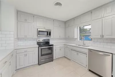 419 N Doak Street, Taylor, TX 76574 - Photo 14