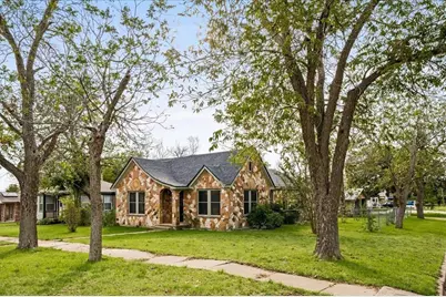 419 N Doak Street, Taylor, TX 76574 - Photo 2