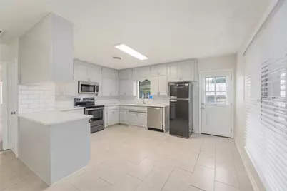 419 N Doak Street, Taylor, TX 76574 - Photo 10
