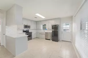 419 N Doak St, Taylor, TX 76574 - Photo 10