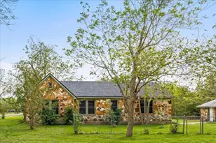 419 N Doak St, Taylor, TX 76574 - Photo 34