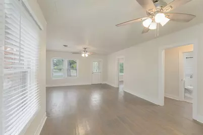 419 N Doak Street, Taylor, TX 76574 - Photo 8