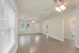 419 N Doak St, Taylor, TX 76574 - Photo 8