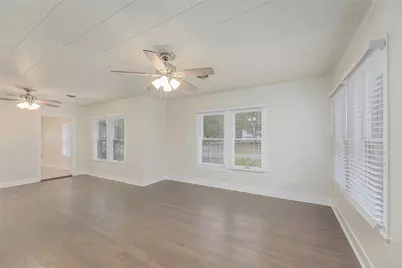419 N Doak Street, Taylor, TX 76574 - Photo 4