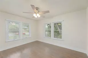 419 N Doak St, Taylor, TX 76574 - Photo 22