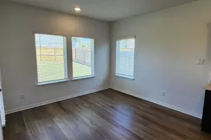 504 Yellow Ribbon Trl, Jarrell, TX 76537 - Photo 4