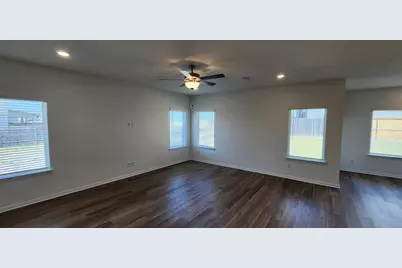 504 Yellow Ribbon, Jarrell, TX 76537 - Photo 2